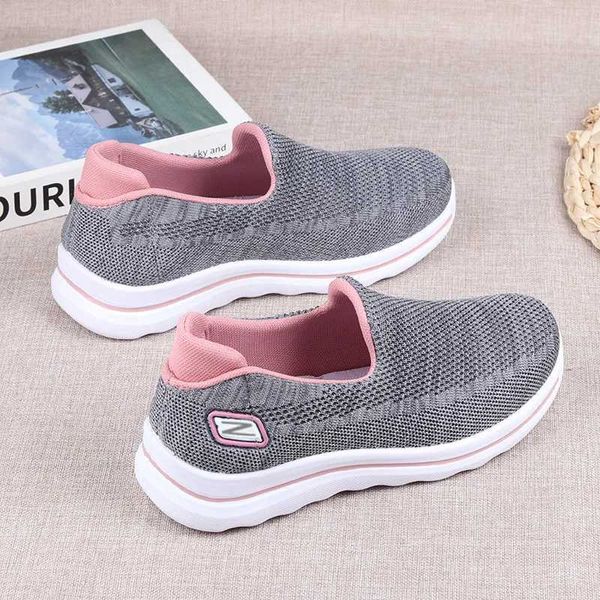 Sapatos para mulheres 2023 Novo Passo Lazy Sapatos Lazy Casual Versátil Moms Sapatos de web Sapatos de esportes femininos Soft Sports Breath