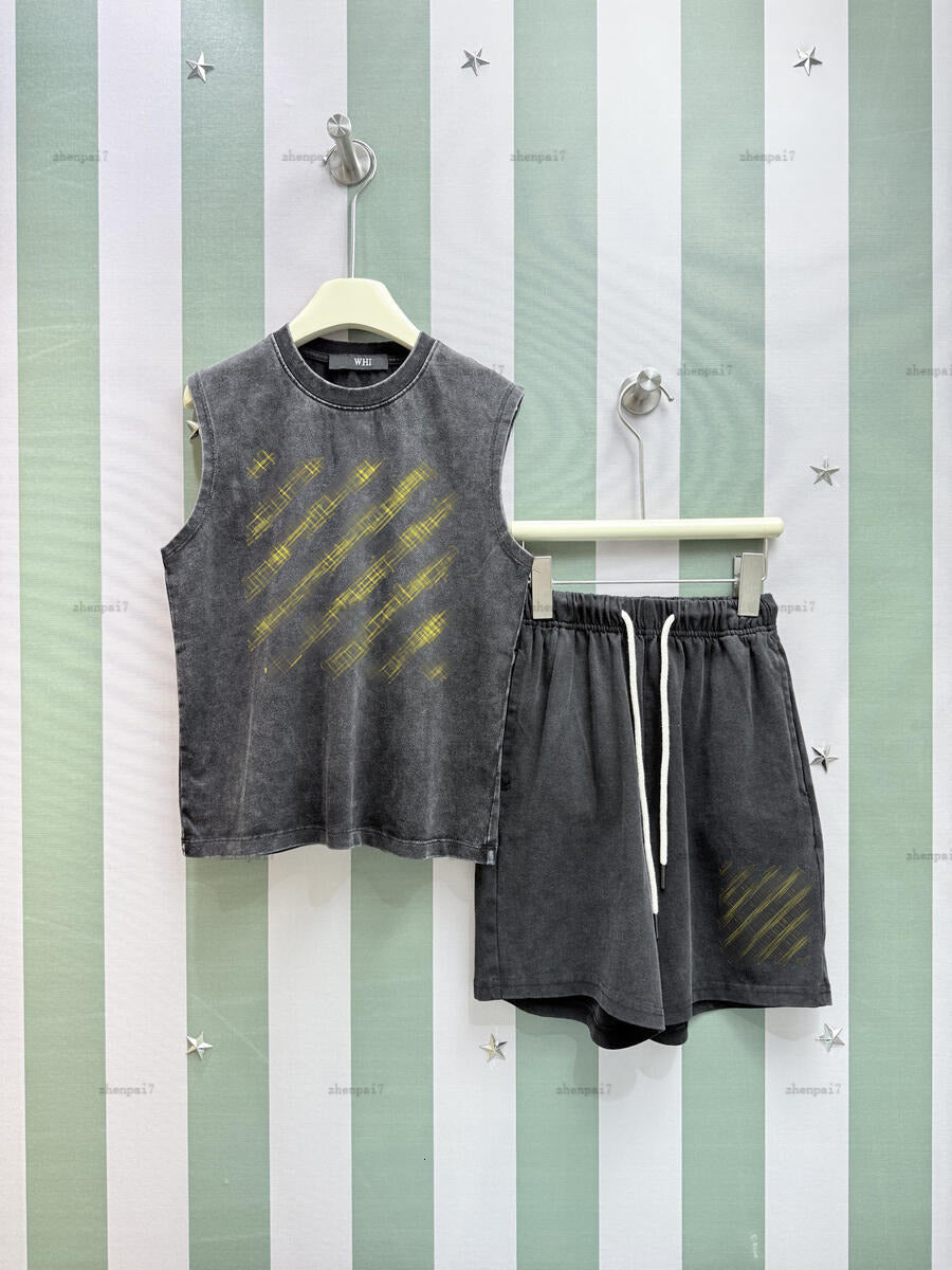 Top baby T-shirt set Short-sleeved suit boys girls tracksuits kids designer clothes Sleeveless design T-shirt and shorts A172X05N035