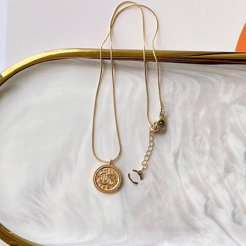 Luxury Designer Round Pattern Necklace Snake Chain For Women Black Necklace Choker Chain Gold Plated Quality Stainless Steel Letter For Women Jewelr