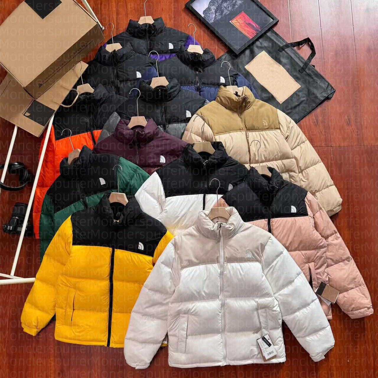 Designer Womens Mens Puffer Jacket Vest Stylist Coat Parka Winter Jacket Embroidered Letter Overcoat Fluffy Jacket Down Womens Outerwear Causal Hip