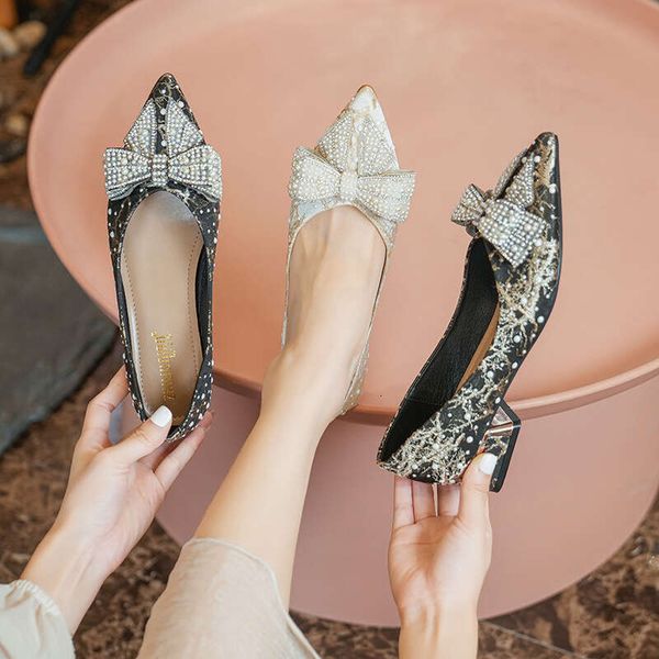 Women Shoes planos planos de balé de primavera e outono Novo único moda versátil água diamante diamante francês calcanhar meio grosso sapato