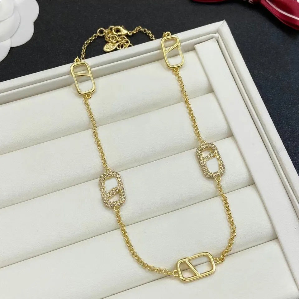 Brand Necklace Classic Designer Letter Pendant Necklace 18K Gold Plated Choker Chain Pearl Crystal Jewelry Party Valentines Day Anniversary Jewelry