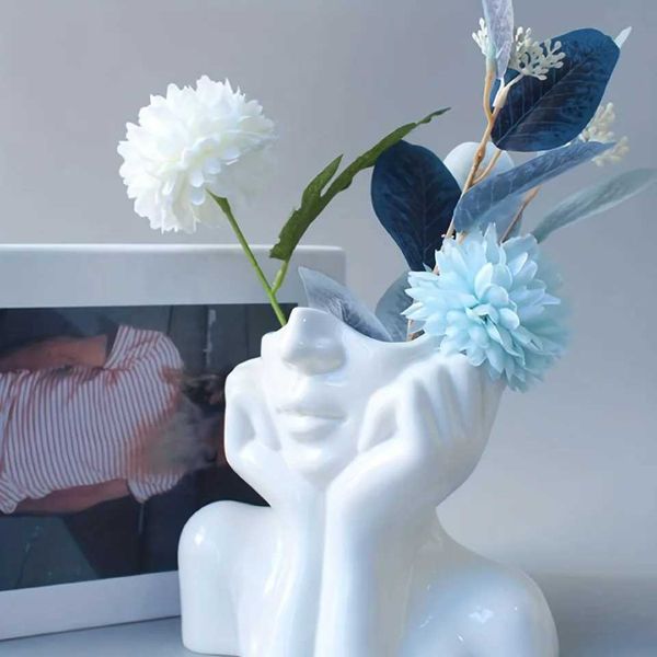 Modern Resin Fem Vase for Garden and Living Ro Decor - Table Art Statue for Indoor and Outdoor Use - Perfect for HalloT250117