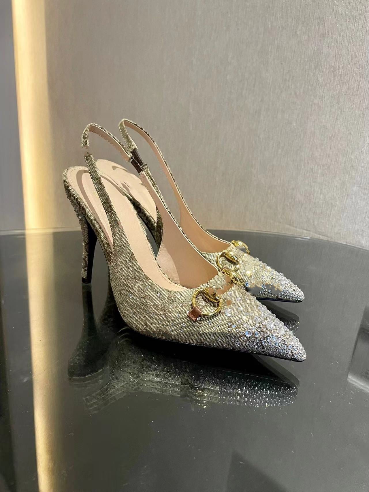 2024 Top Qua Slingbacks Women Colorful Diamond Decoration Luxury Designer Sandals Fashion Ankle Strap Canvas Metal Buckle Decoration Party Wedding S