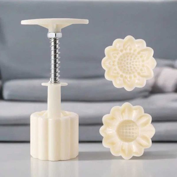 Beautiful and stylish sunflower cake molds and cookie stamps - Practical hand pressed DIY mooncake making tool - Unique housewife Y250113