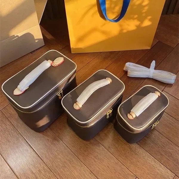 Luxurys Designers Toiletry Kits nice bb makeup vanity Bags cosmetic bags Shoulder Totes Clutch Cross Body handbags hand bag fashion make up