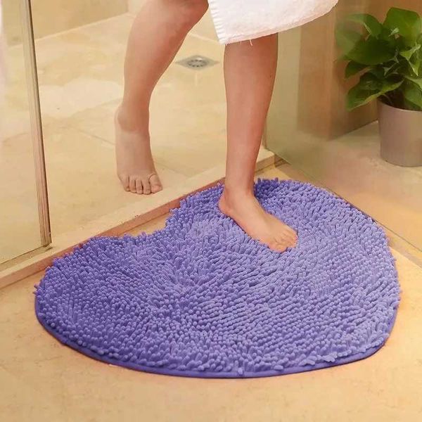Love Heart Shape Bathroom CarpetSolid Green Red Bath Mats DoormatTapete Para QuartoNon-sllip Chenille Bedroom Rug Floor MatC241227