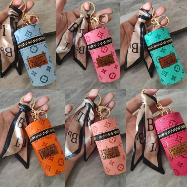 Letter Key Desiger Rigs Silk Scarf Lipstick Keychais Fashio PU Leather Purse Pedat Car Keyrig Chai Charm Brow Flower Mii Bag Triket Gift for
