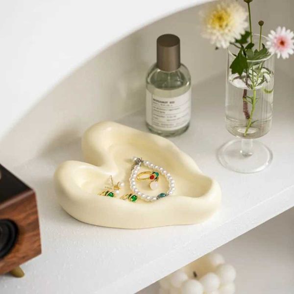 Decorative Plates Nordic in heart-shaped ceramic jewelry platemodern light luxury home entrance decoration key storage tray ornament CL25012