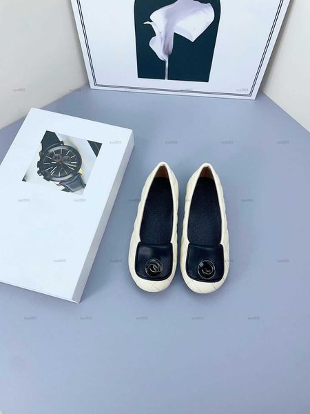 Fashion girls shoes Circular logo decoration kids Leather shoes Size 26-35 Including shoe box Princess shoe high-quality baby flat shoes