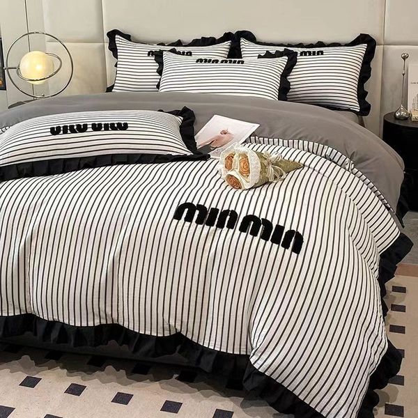 Bedding sets Designer bedding French small fragrant towel embroidered washed cotton four-piece simple bed sheet cover dormitory three-piece