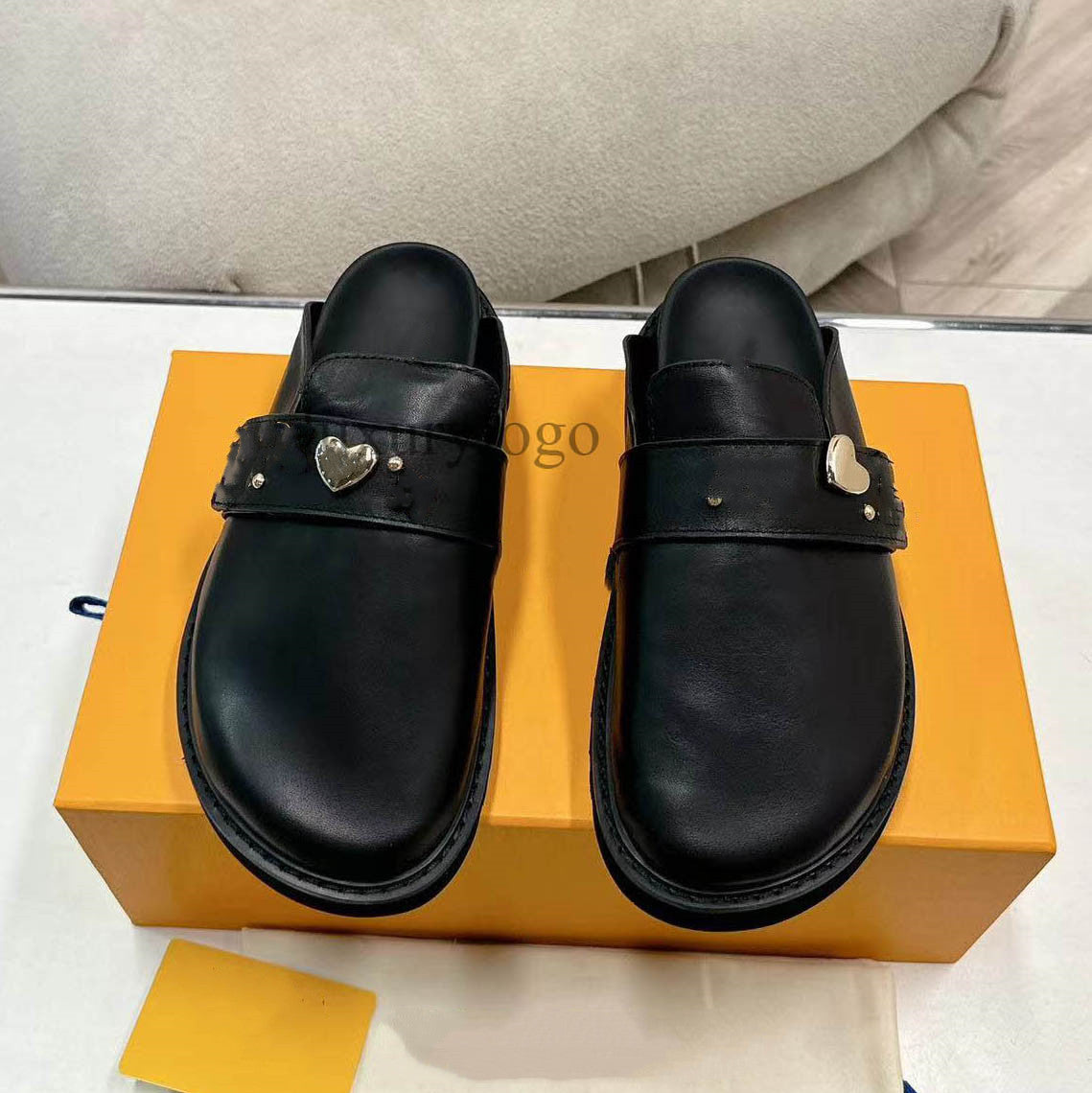 Designer Cosy Flat clog comfort Calfskin sandals gold-toned studs Mules Letter Printing Shoes Easy Sandal fashion Men womens fluffy Slipper scuffs T