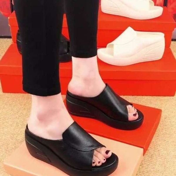 Thick Sole Soft Leather Slippers for Women&#039;s Summer New Fashion Outwear Waterproof Platform Slope Heel Sandals