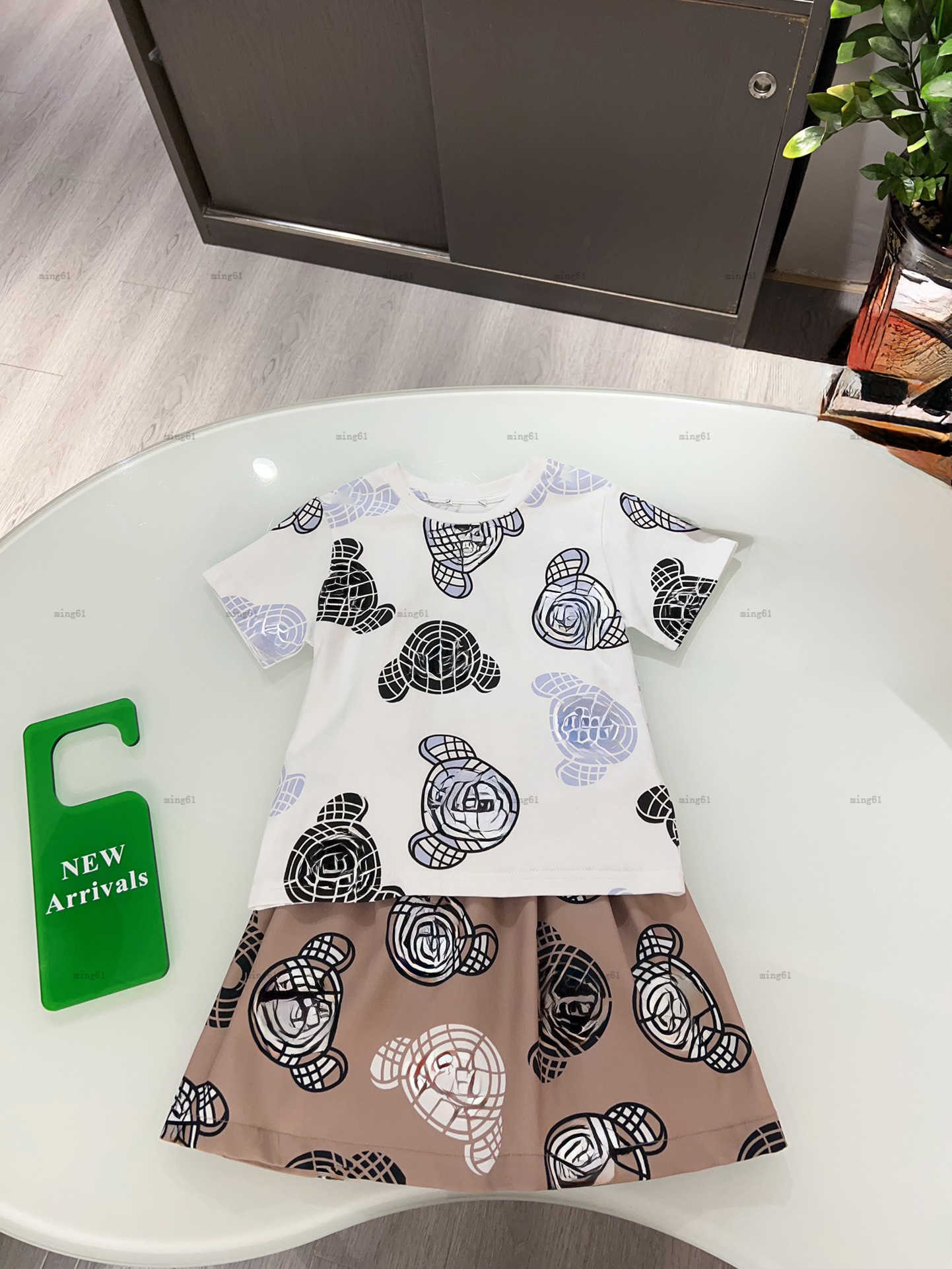 Brand girls dress summer T-shirt set Animal print kids overskirt designer baby clothes Bear face print Short sleeves and plaid skirts