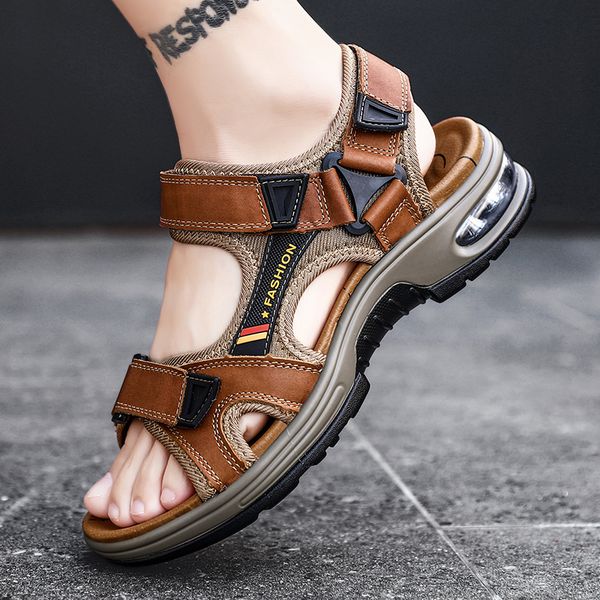 Marca masculina Verão Selas de couro genuíno Gladiator Men Sandals Beach Shoes Soft confortável ao ar livre Sapatos 38-46 4