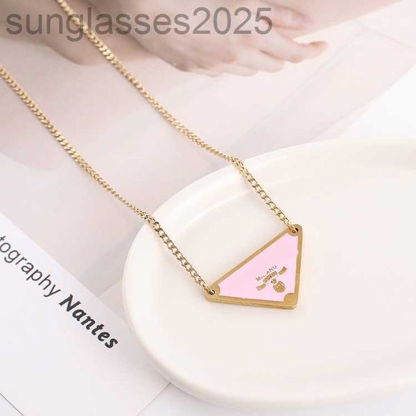 Designer Top Designer Jewellery Diamond Necklace Men Pendant Necklace Tennis Chain Mens Womens Stainless Steel Triangle Pendant Fashion Clas