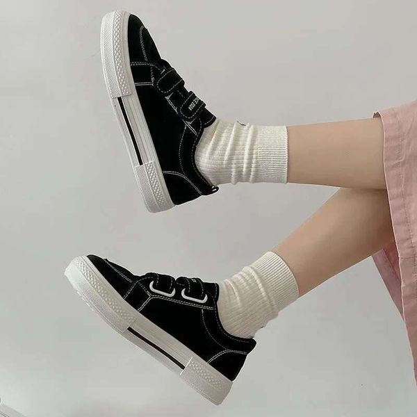 2024 Spring Women&#039;s White Shoes: Niche Magic Tape Design, Versatile Canvas Casual Skate Shoes with Thick Bottom