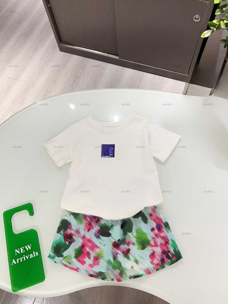 Classics child tshirt suit baby tracksuits Summer girls T-shirt set kids designer clothes Crew neck short sleeve tee and floral print shorts