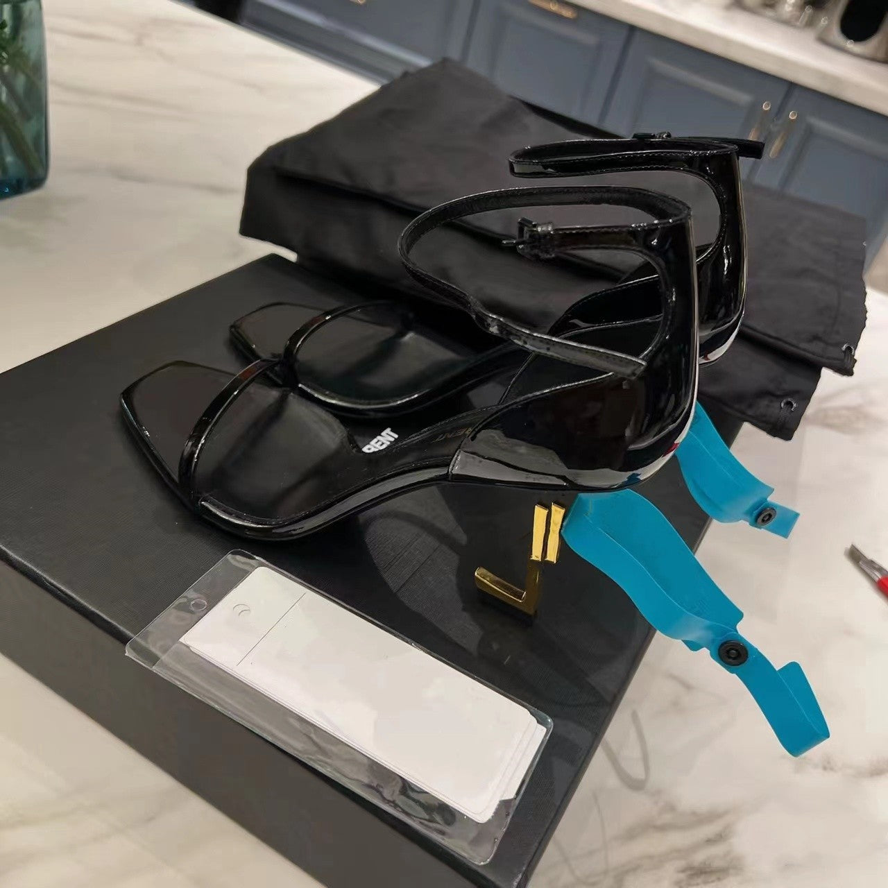 Heels Sandals Designer OPYUMS High Heels Women Open Toe Stiletto Heel Classic Metal Letters Sandal Fashion Stylist Shoes Dust Bag