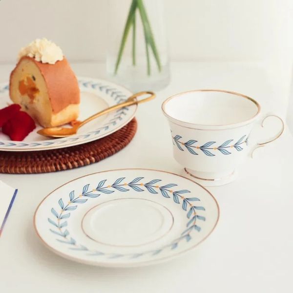 Ins style Ceramics Mug Retro Golden Trim British Afternoon Teacup Bone China Cup Coffee cup with Saucer Breakfast dessert 240729