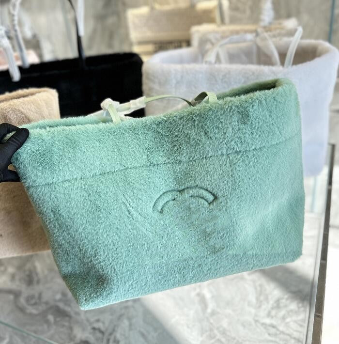 Womens Fluffy Candy Shopping Totes Bags Classic Quilted with Leather Handle Crossbody Shoulder Outdoor Travel Tote Ladies Designer Handbags Sac 40CM