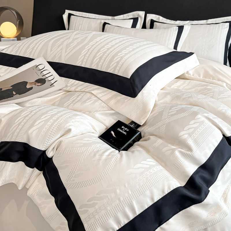 4Pcs Luxury Pearl White Jacquard Black Wide Edge Bedding Set Queen King Size Duvet Cover Set Bed Sheet-Fitted Sheet Pillowcases XJ250619