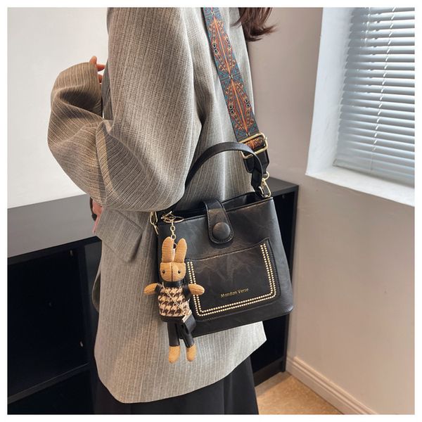 High end handbag for women 2024 new Korean version fashionable shoulder crossbody with niche design, hand-held bucket bag #29 8701a