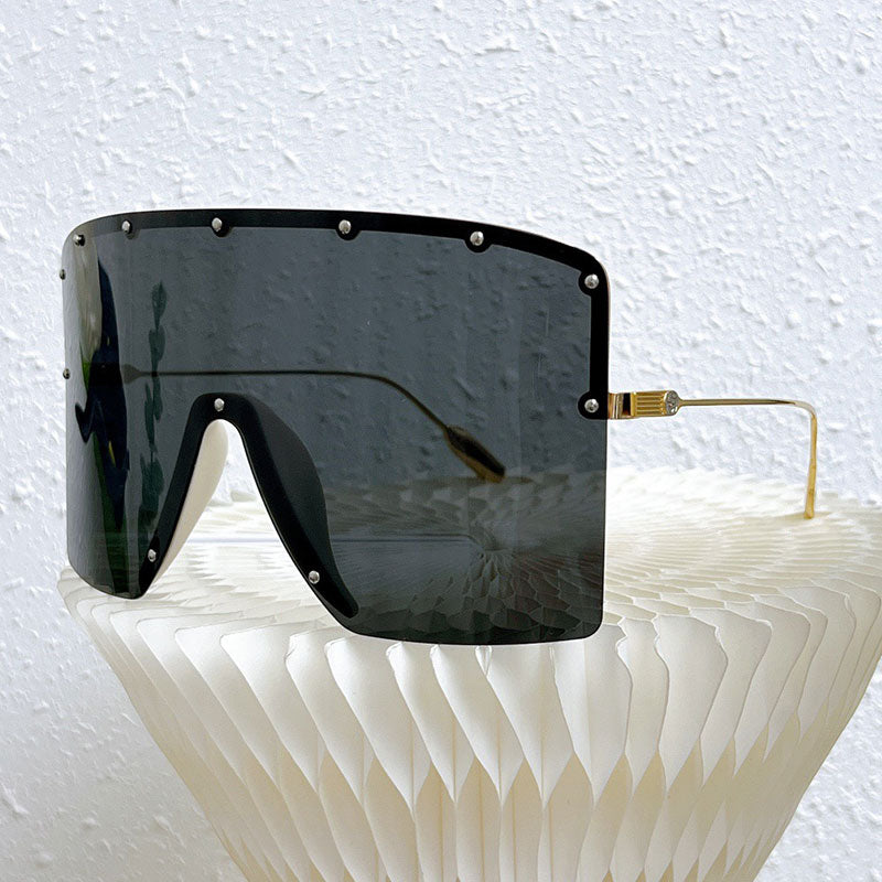 Fashionable Mens Womens designer face mask sunglasses 1422 Mens new large wind mirror UV400 protective cool lens design Womens outdoor casual sungla