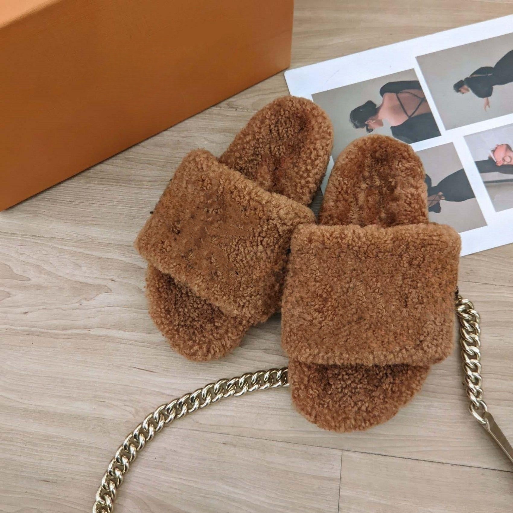 Designer Sandals Slipper for Chilly Weather Luxury Wool Slippers - Fashionable Winter Sandals