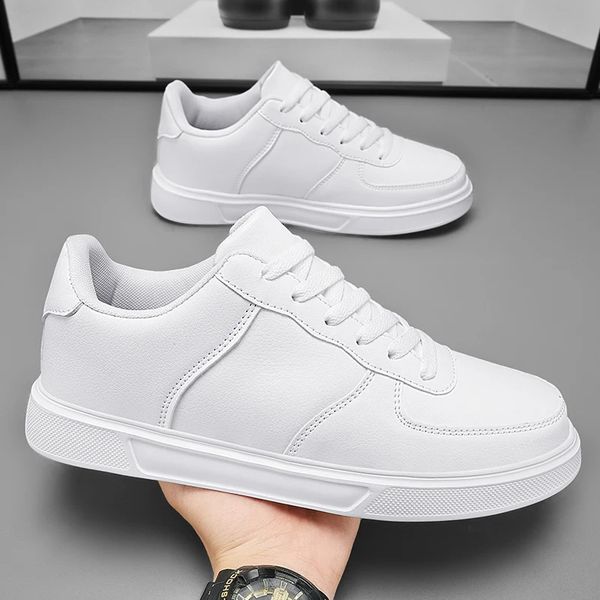 Tênis brancos clássicos para homens mulheres confortam couro skate skate sports esportes size grande tamanho 47 treinadores cesto homme 2501