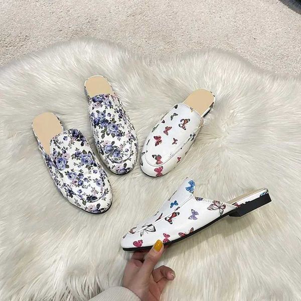 Slippers baotou meio slide slide Summer Wear Shoes Muller Shoes 2024 Novos sapatos planos j241123