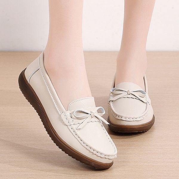 Spring and autumn soft soles not tired feet women&#039;s leather shoes comfortable non-slip breathable beans shoes
