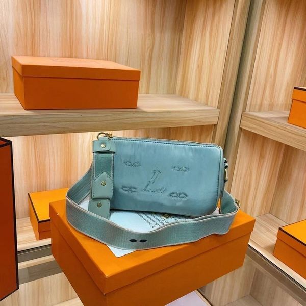 Outdoor Men&#039;s and Women&#039;s Travel Bags Daily Necessities Storage Bag Alphabet Print Design Fashion Shoulder Girdle Crossbody Bag Bu