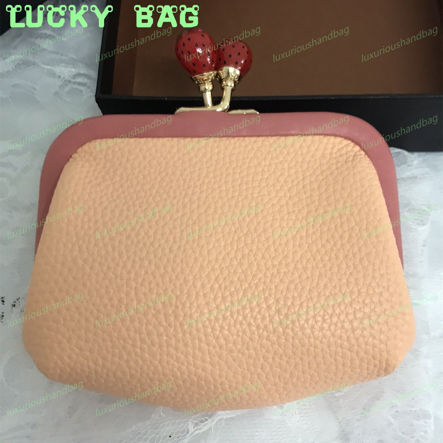 2024 Fashion Mother&#039;s Day designers wallets Pink luxury Strawberry decoration short purse card Bag women Multiple clutch bags letter holders