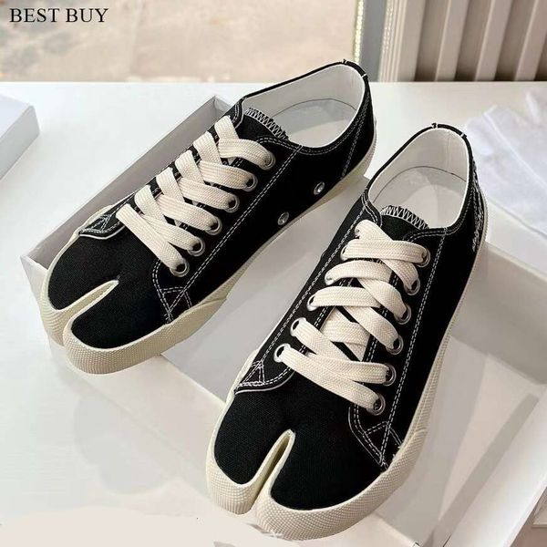 2024 Vendas quentes dividir o dedo do dedo do dedo Tabi Lace Up Lovas Fashion Comfort Outdoors Walk Shoes Shoes Men Casual Plano Mulheres