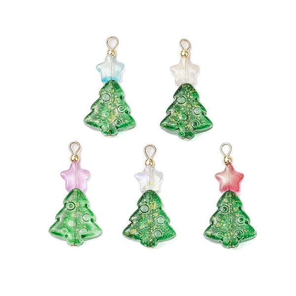 Charms de vidrio transparente con forma de estrella.