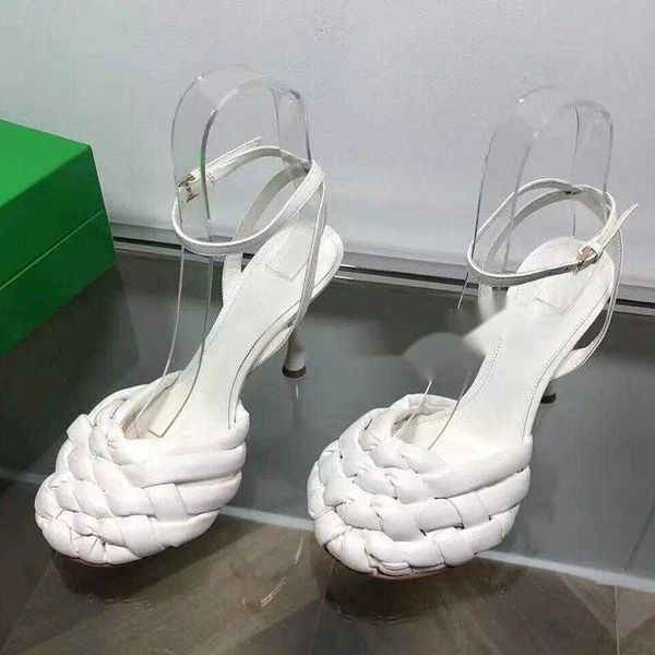 2025 Bombas de verão Strap Sandalias Festa Dress Shoes de lazer