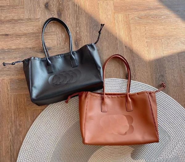 2024 aaaaa Parachute Bag Cosmetic Bags & Cases Handbag Luxury Women&#039;s Fashion Bag Fashion Steam Engine Classic Hand Shoulder Diagonal S