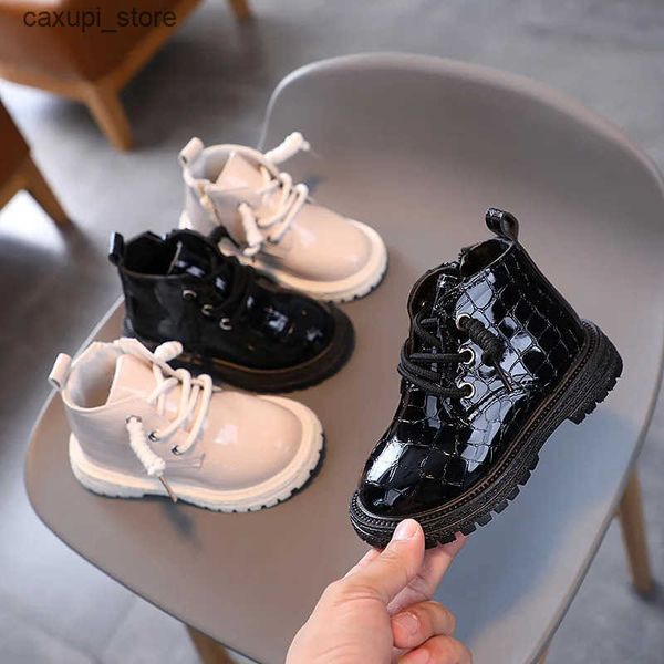 Botas infantil Botas de tornozelo 2023 Autumn Boys Patent Leather Shoes British Style Retro Girls Sapatos Moda Criança Non Slip Boots L24091