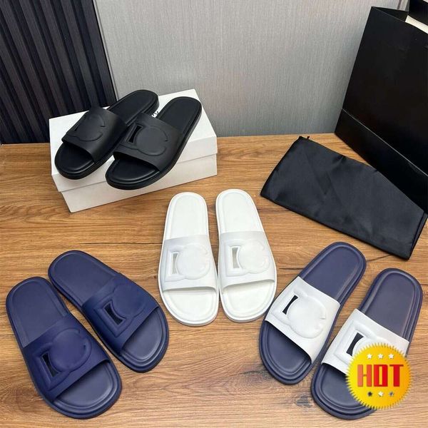 2024 Designer Slippers For Mens Man Summer Beach Shoes Leather Flats Heels Mules Scuffs Man Classic Sandals Slides sandles
