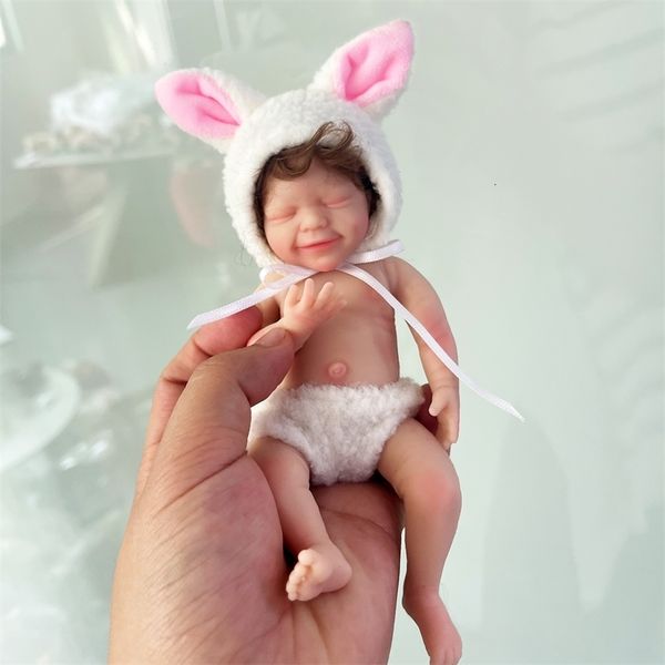 Dolls Dolls 6 Inch Soft Body Mini Silicone Baby with Real Life Tiny Doll Gifts Box Feeding Bottle 231117 S2412261