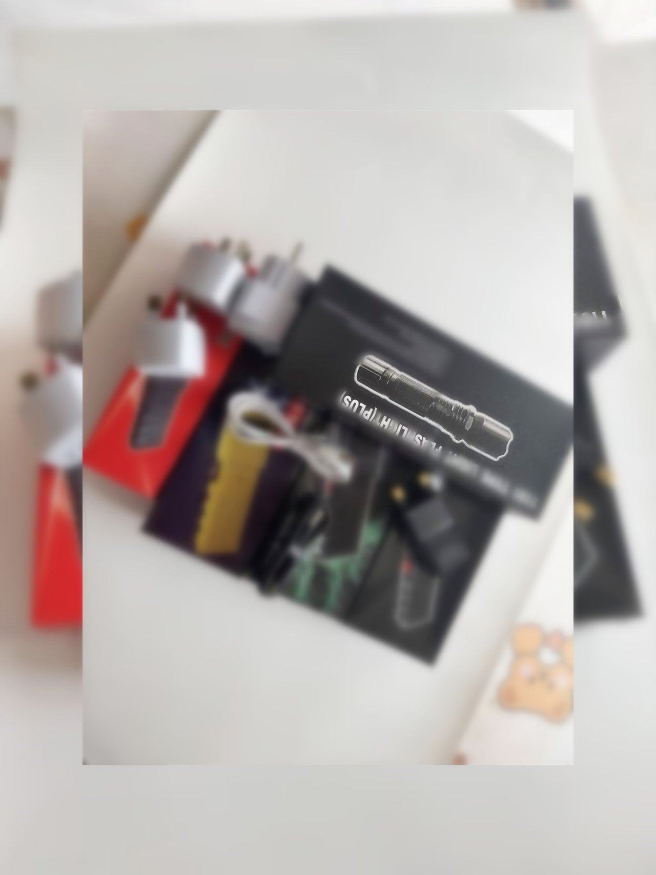 Flashlight with super-bright charging function, small and compact, portable for home use, suitable for mountain climbing lighting