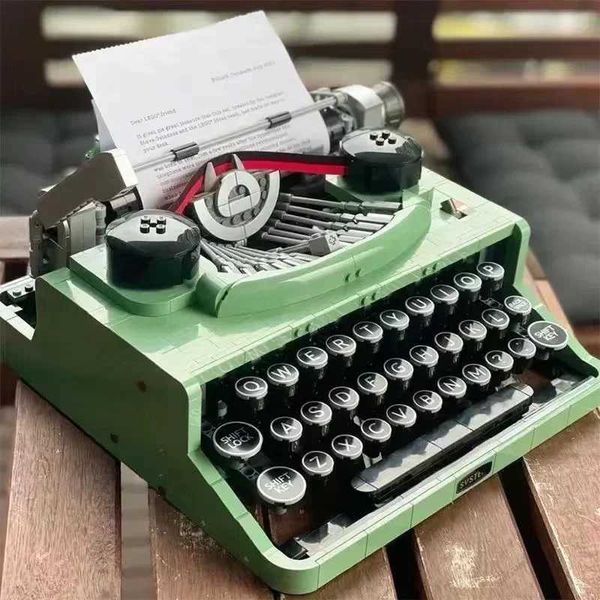 New Blocks 2078pcs Retro Typewriter Building Blocks Keyboard MOC 21327 Set Toys Bricks Writing Machine For Kids Gift Christmas Gifts Y241016