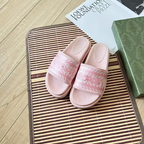 2024 New G Home Slippers Women&#039;s Versatile Sponge Cake Flat Shoes Anti slip Fashion One Word Beach Casual Outerwear Summer