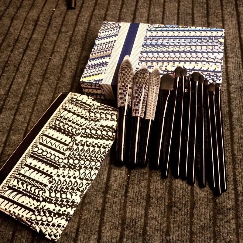 Hourglass Makeup Brush Makeup brush set portable high-quality soft fiber hair leather material brush bag