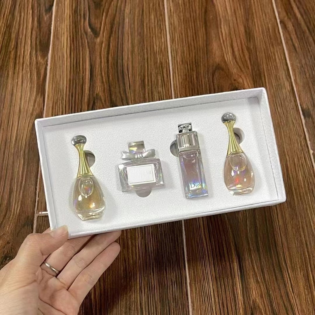 Four-piece set of women&#039;s perfume long-lasting gift box women&#039;s perfume glass bottle spray bottle