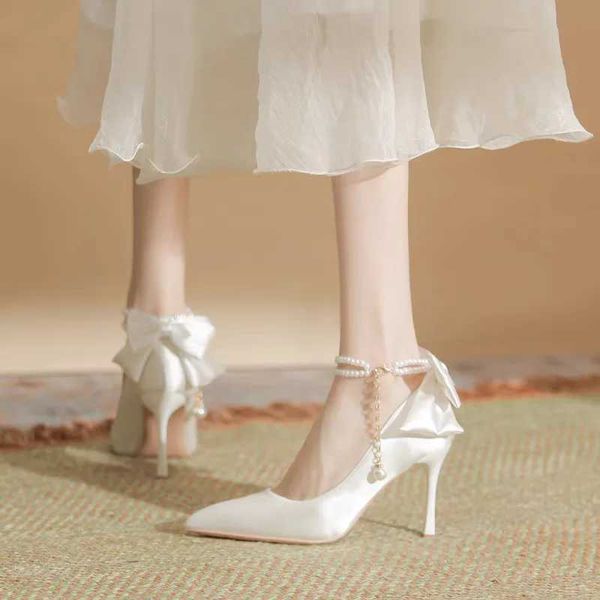 Sapatos de vestido Tamanho 35-40 Stiletto Heel Point Toe Pearls Fivelel Belt 9cm de altura Ladies Ladies Cetin Satin Wedding Shoes Women Pum