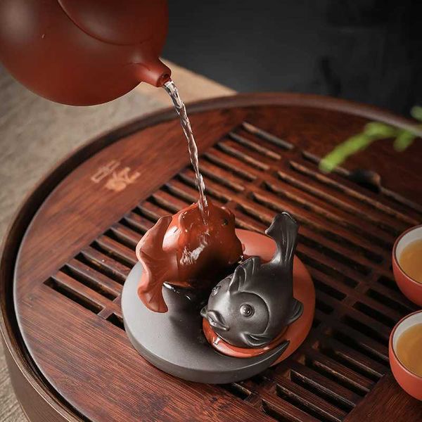 1 piece of Chinese premium purple clay tea pet lucky fish statue decoration handmade tea set decoration accessories desktop crafts W240815