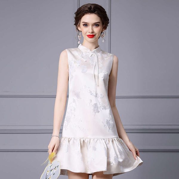National Improved Cheongsam Skirt Short Stand Up Collar Pan Button Embroidered Chinese Style Sleeveless Dress 2024 New Summer Waist Loose Ro