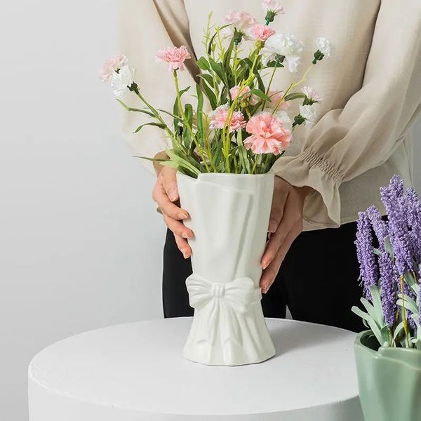 Northern Europe Highend Ceramic Flower Arrangement Device Creative Bow Vase Living Room Bedroom Dining Table Home Decoration 1Pc 240420